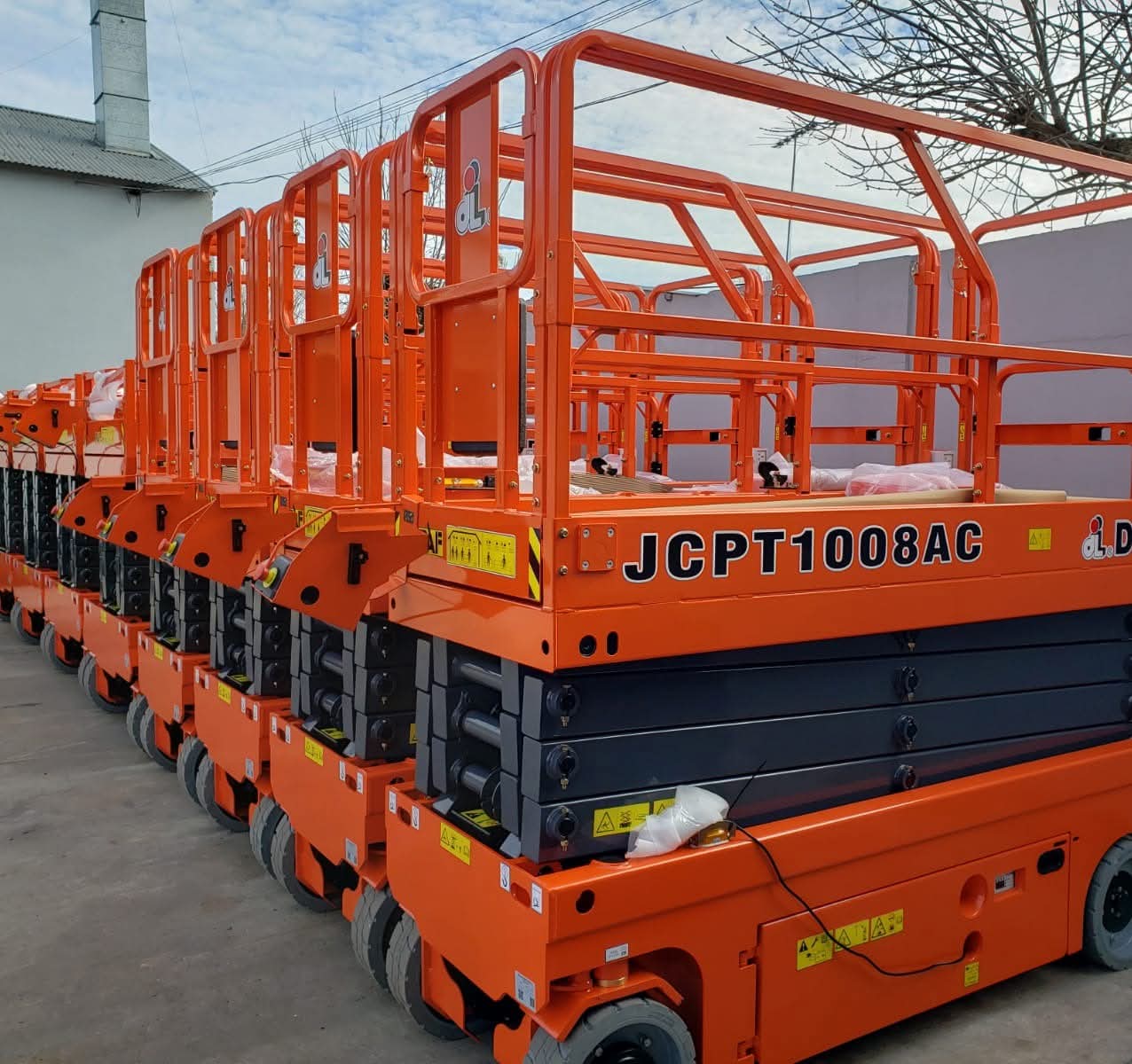 Renting a scissor lift of 12 meters and 16 meter Riyadh, Al-Kharj, Diriyah - image 2