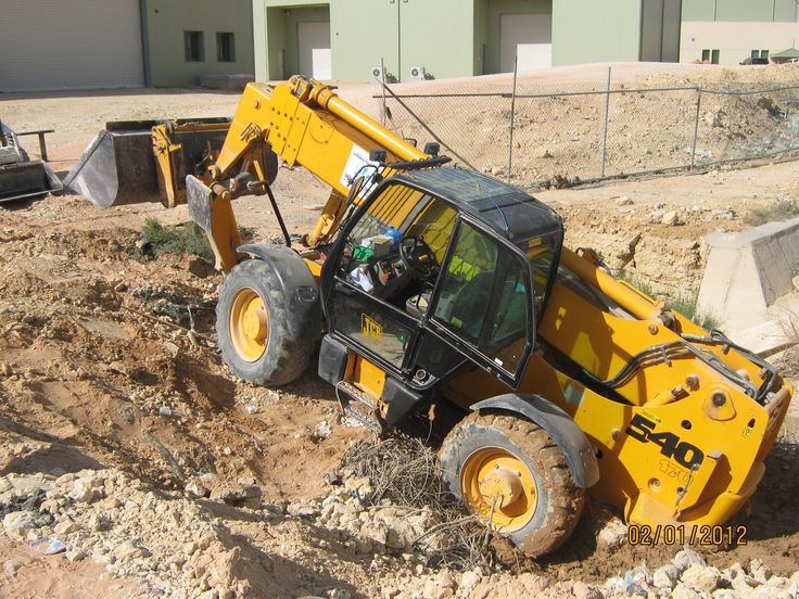 JCB 4 ton telescopic crane - image 2