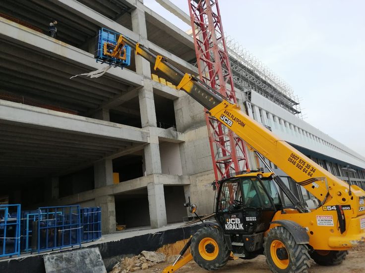 JCB 3.5 ton telescopic crane - image 3