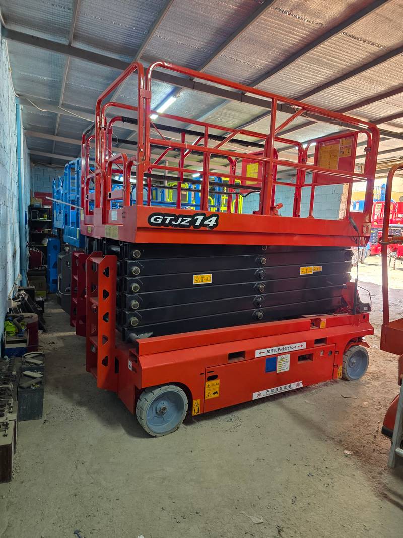 16 meter scissor lift for rent in Riyadh - image 5