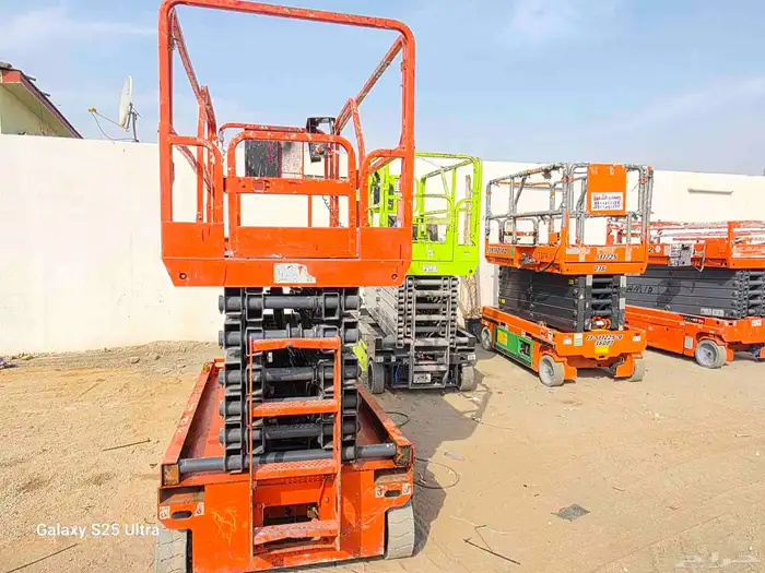 16 meter scissor lift for rent in Jeddah - image 3