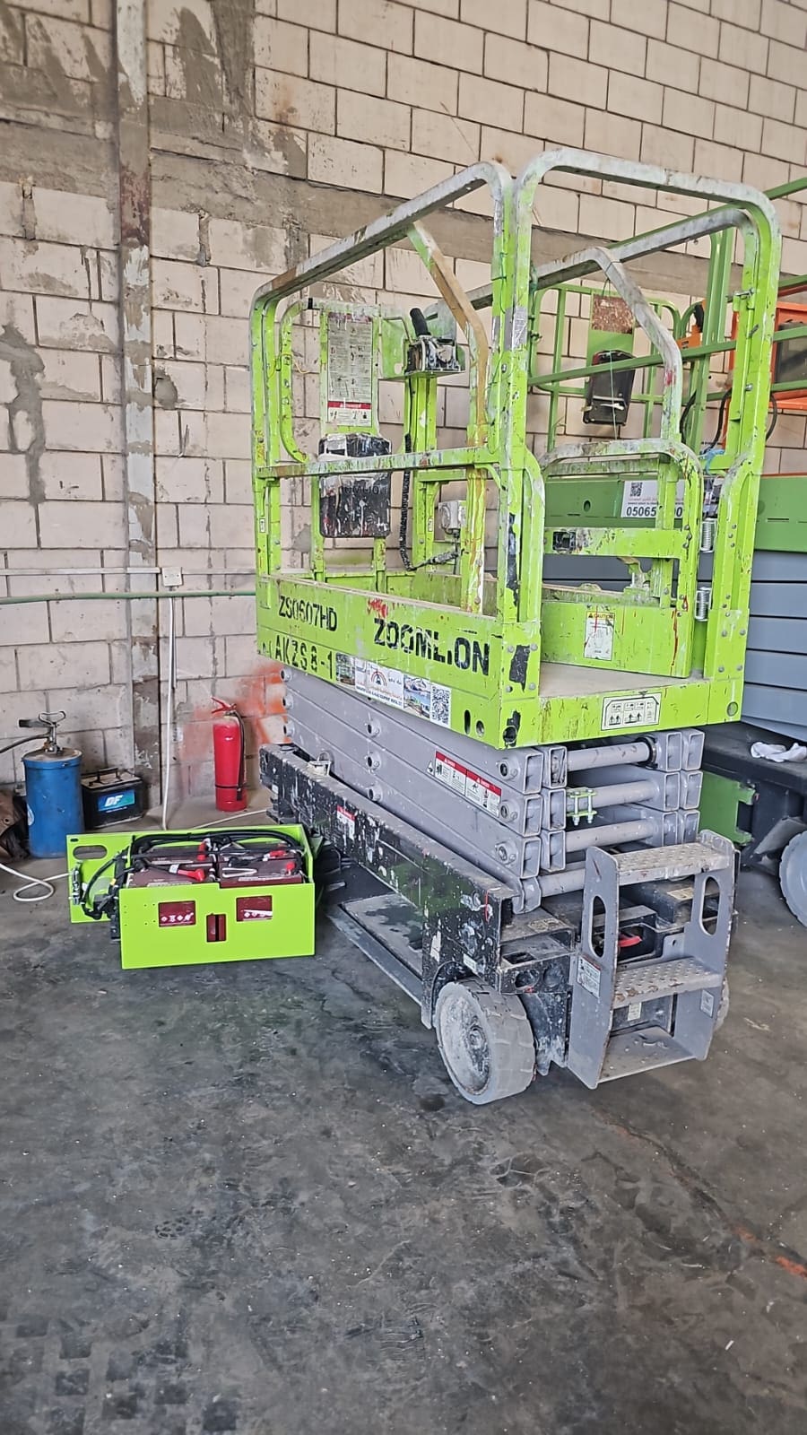 سيزر لفت للأيجار في جدة Scissor lift rental - image 3