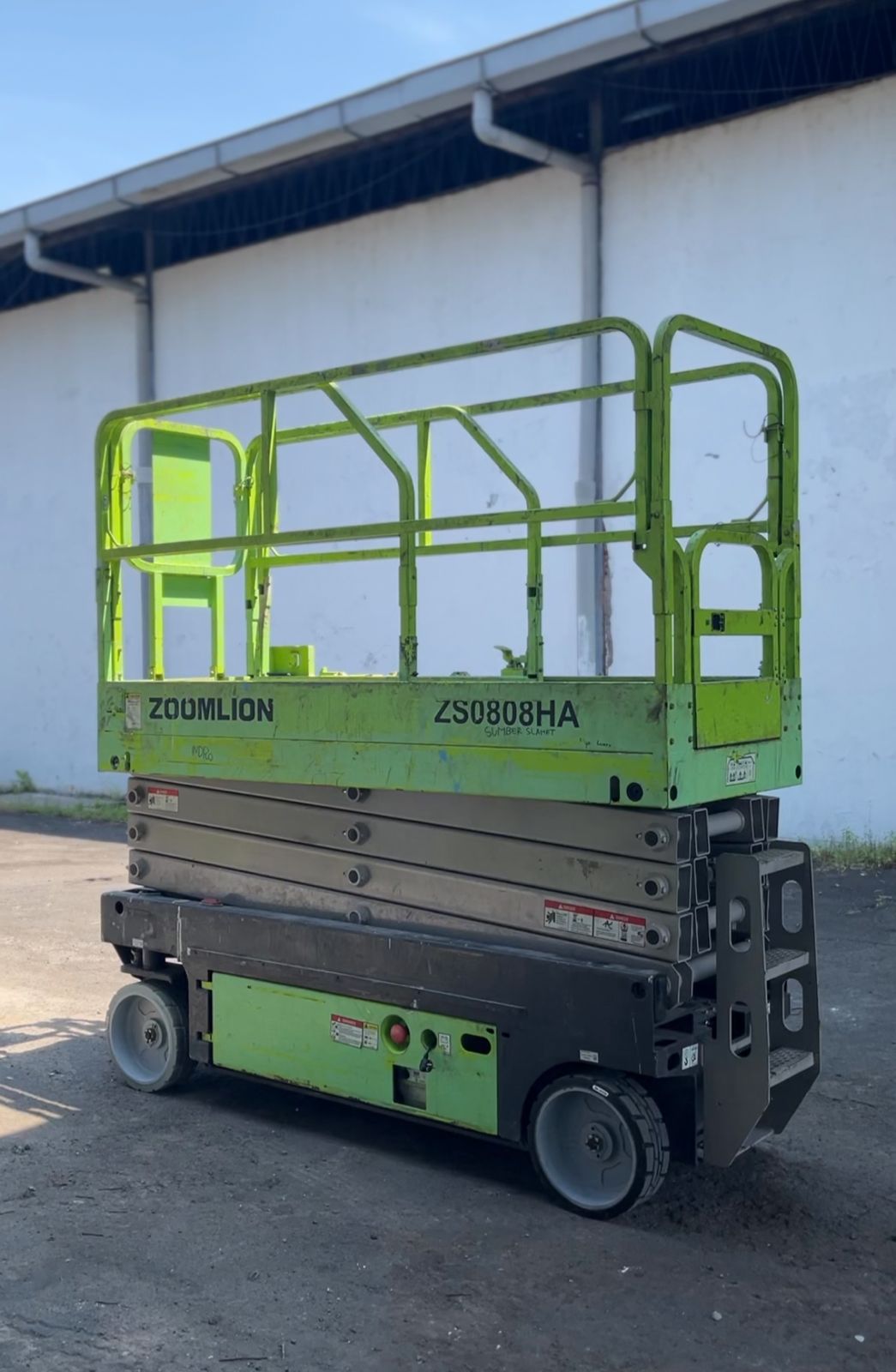 سيزر لفت للأيجار في جدة Scissor lift rental - image 4