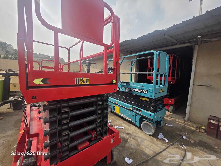 12 meter scissor lift for rent in Jeddah - image 3