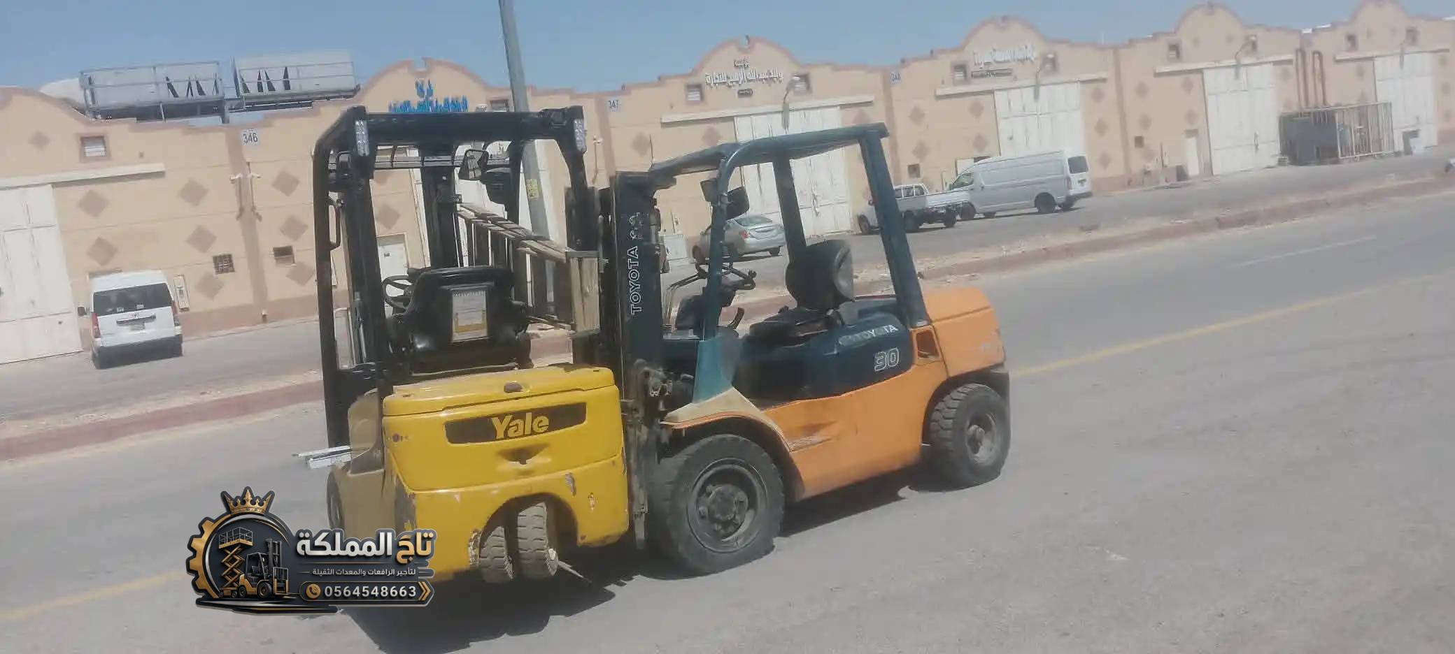 Forklift - image 4