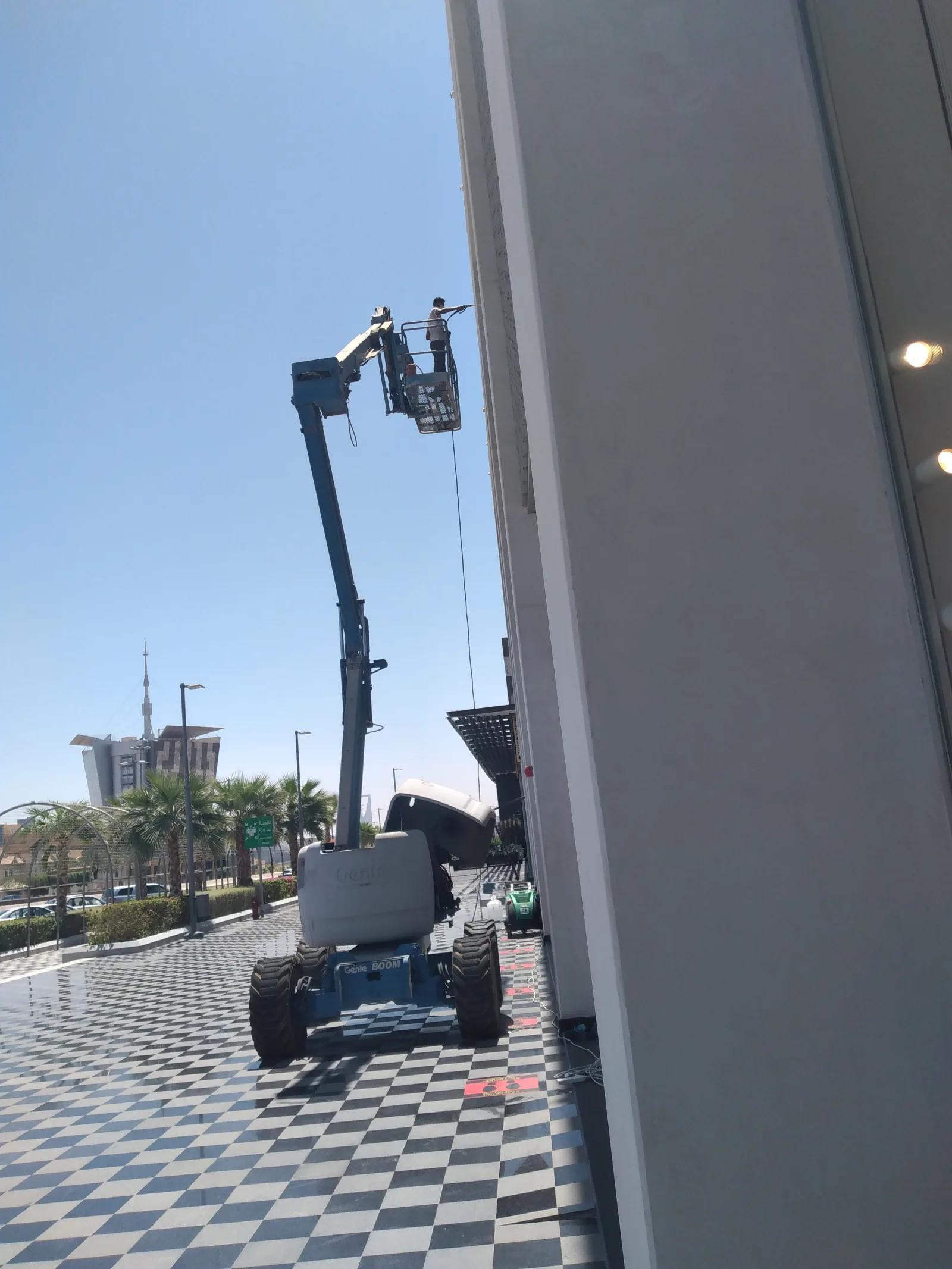 Man Lift Rental Jeddah, Mecca, Medina  - 2026 - image 2