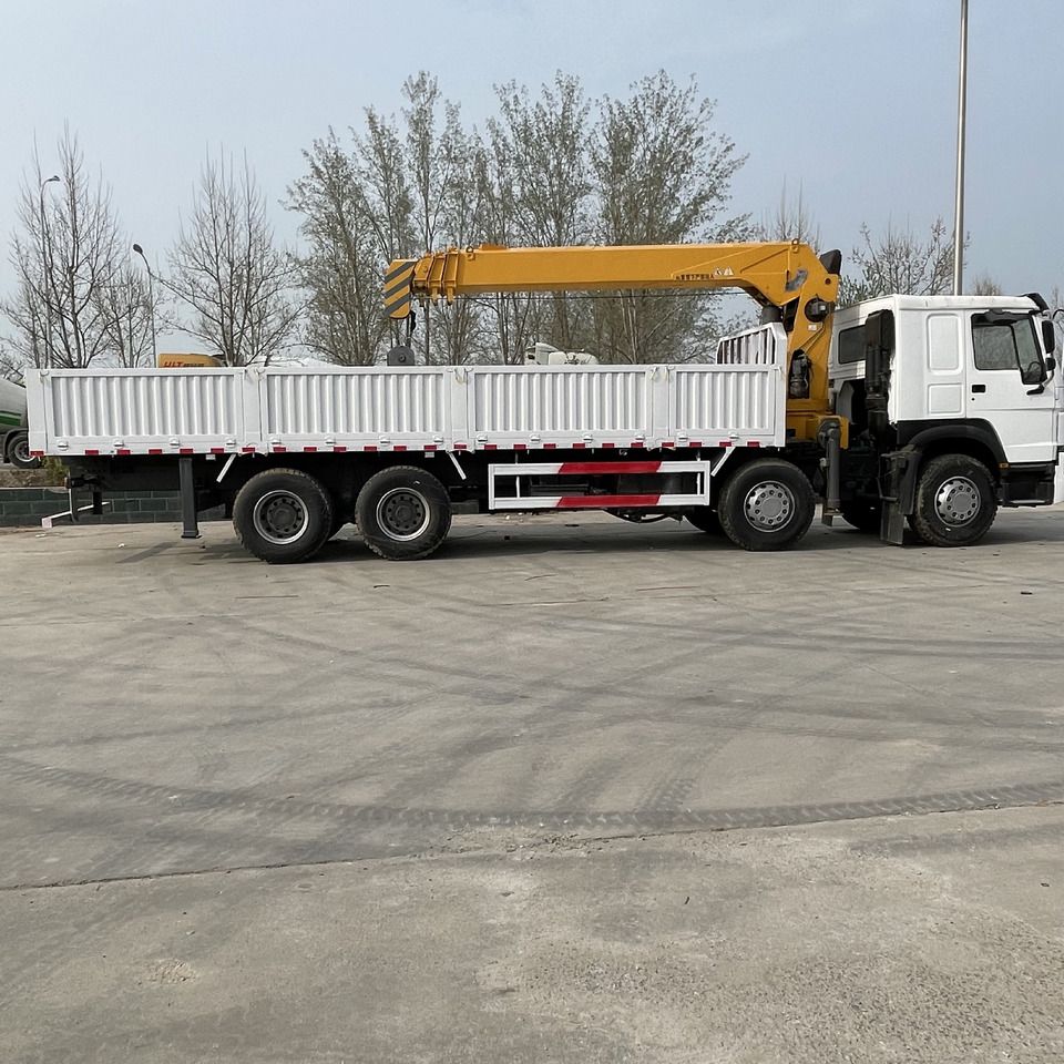 Boom truck 5 ton - image 2