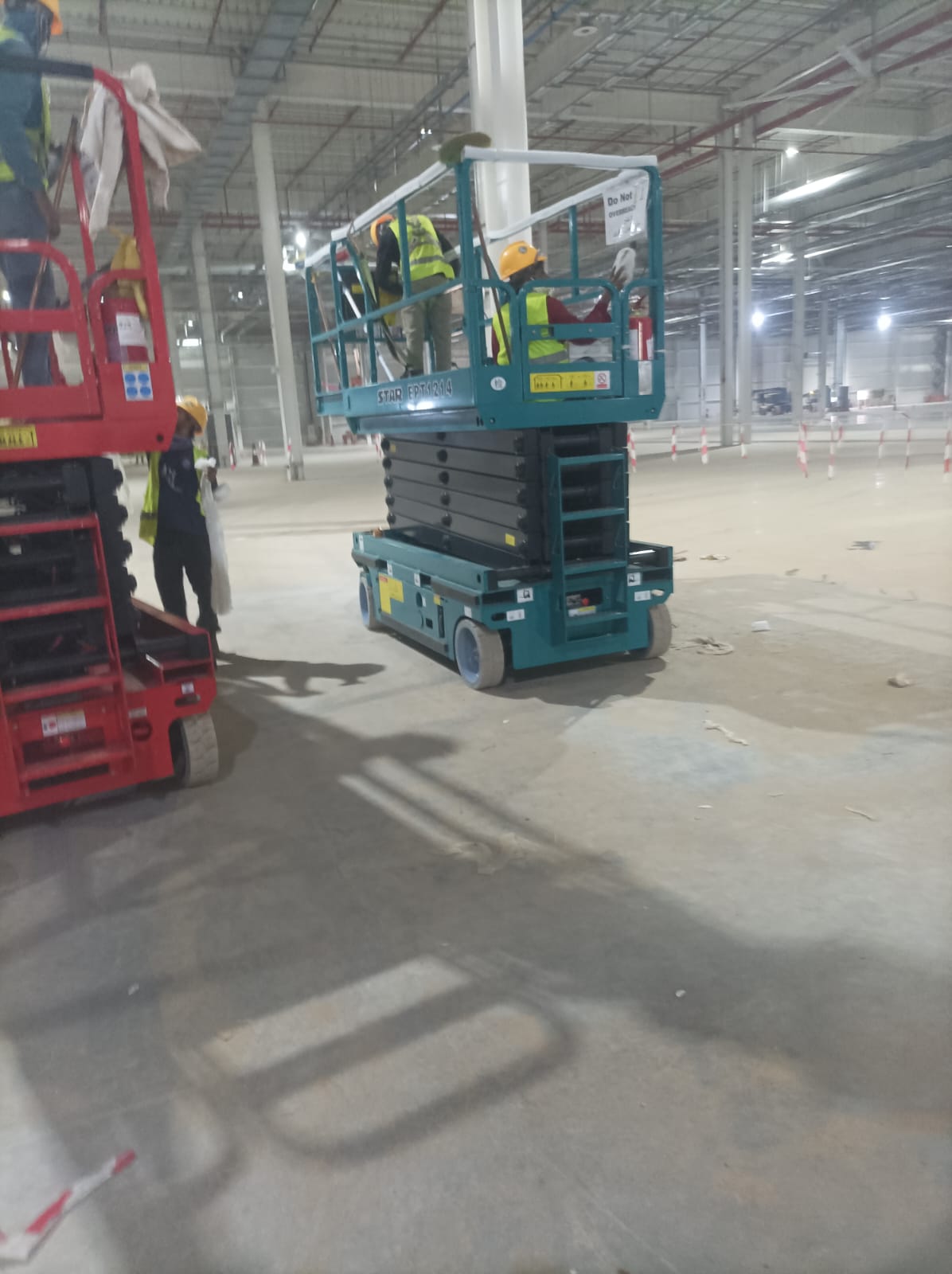 16 meter scissor lift for rent in Jeddah