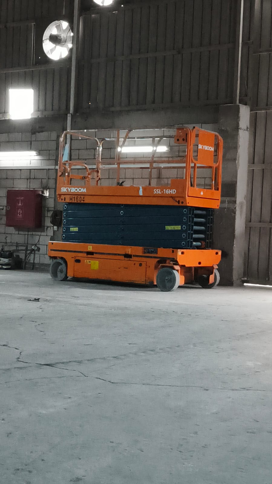 Scissor lift for rent in Jeddah // 2027