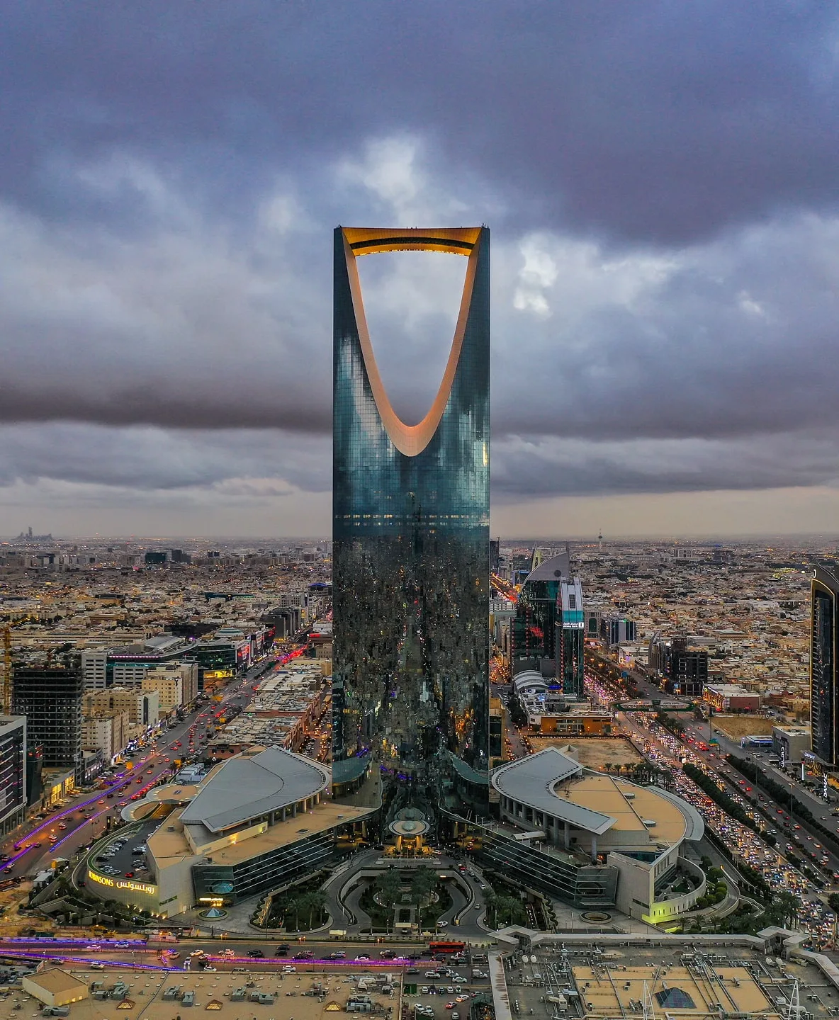 تجهيز برج المملكة بمعدات الصيانة - الرياض